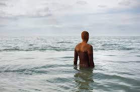 مجسمه ای در دریا از آنتونی گورملی